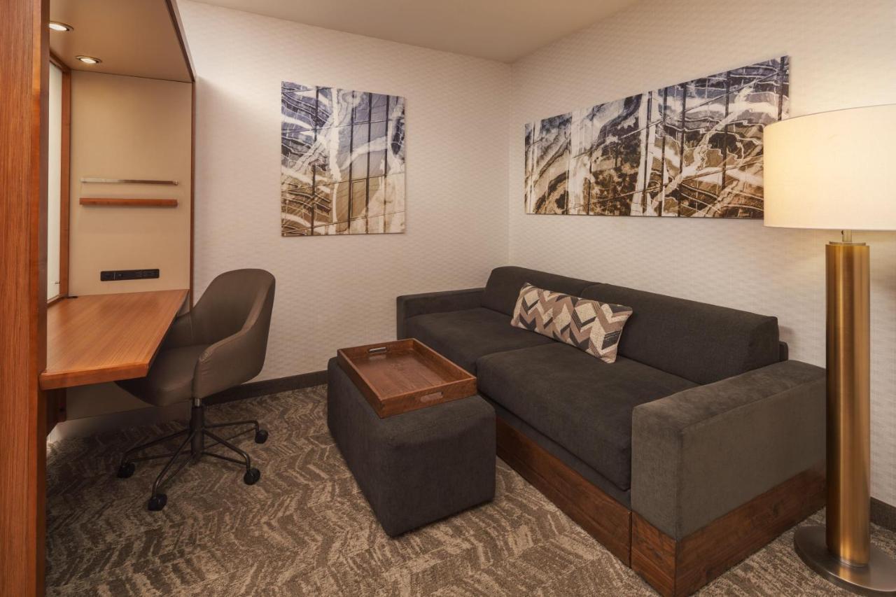 Hotel Springhill By Marriott Philadelphia Airport / 3*
