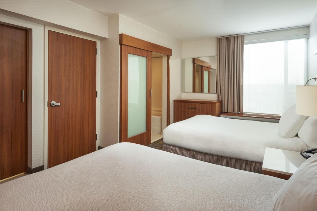 Springhill By Marriott Philadelphia Airport / 3*